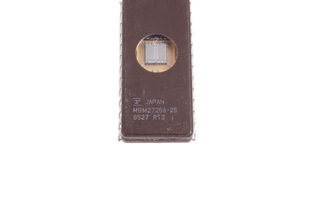 FUJITSU MBM27256-25 256KBIT UV EPROM DIP28CW