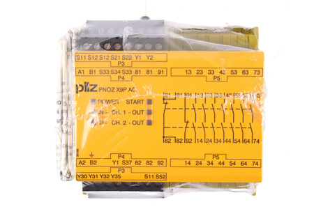 PILZ PNOZ X9P 24DC 24-240VACDC 7NO 2NC 2SO 777606 BEZPEČNOSTNÉ RELÉ