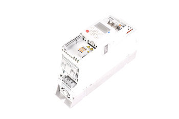 LENZE E84AVSCE2224SX0-ECKXX INVERTER E84AVSCE2224SX+E84AYCECV+EZAEBK1001